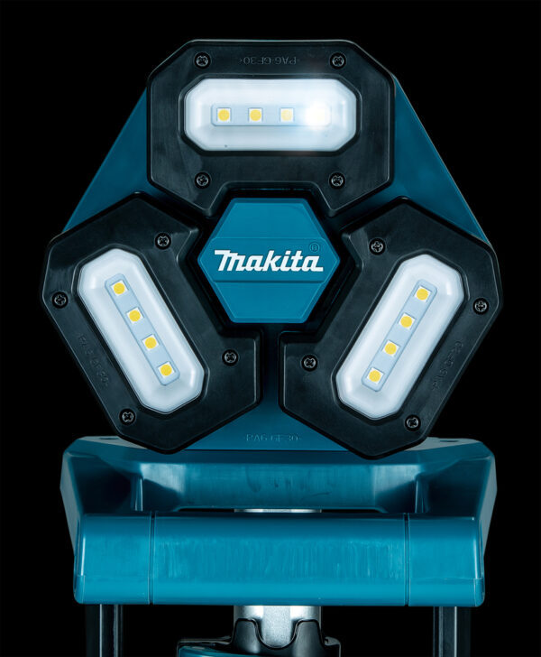 Makita DML814Z 18V Arbeidslampe med 3000 lm og tripod stativ. Tre lysstyrker 1250/750/400 lx